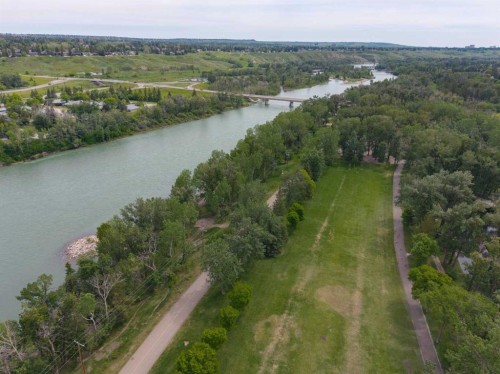 8816 48 Avenue, Calgary, AB 