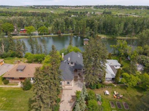 8816 48 Avenue, Calgary, AB 