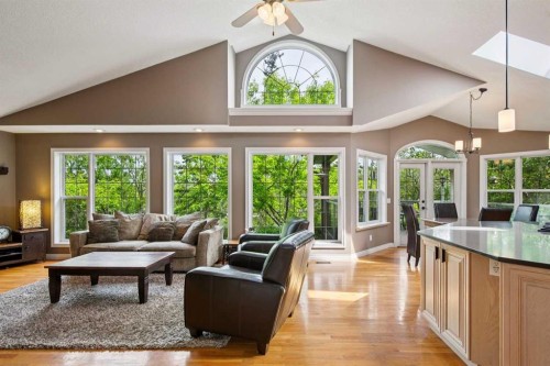 8816 48 Avenue, Calgary, AB 