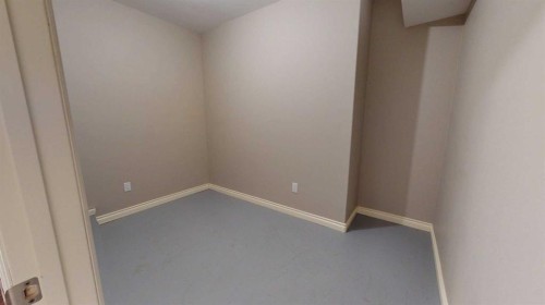 4-7001 52 Street, Lacombe, AB - Indoor Photo Showing Other Room