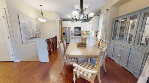 4-7001 52 Street, Lacombe, AB - Indoor Photo Showing Dining Room