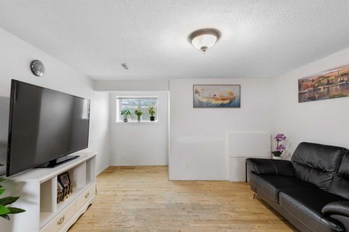 1527 46 Street Se, Calgary, AB 
