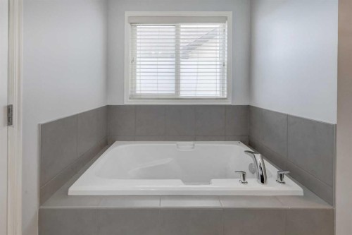 66 Heritage Boulevard, Cochrane, AB 