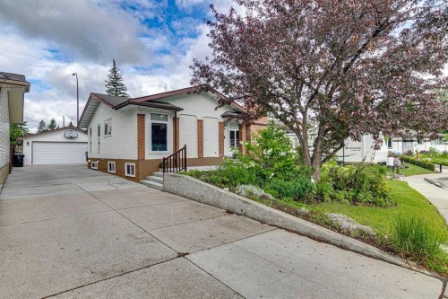 228 Brookgreen Drive Sw, Calgary, AB 