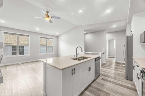 289 Lucas Avenue Nw, Calgary, AB - Indoor Photo Showing Kitchen With Double Sink With Upgraded Kitchen