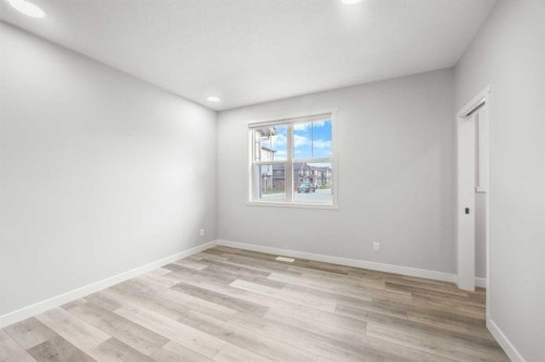 289 Lucas Avenue Nw, Calgary, AB - Indoor Photo Showing Other Room