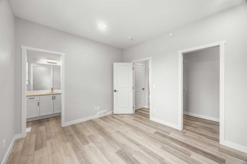 289 Lucas Avenue Nw, Calgary, AB - Indoor Photo Showing Other Room