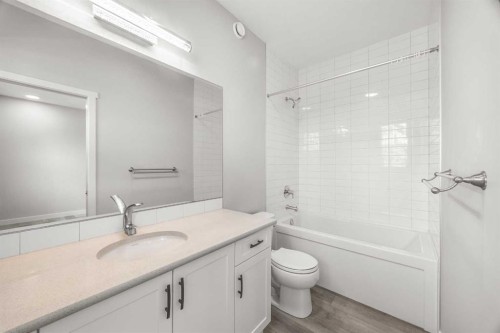 289 Lucas Avenue Nw, Calgary, AB - Indoor Photo Showing Bathroom