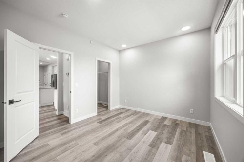 289 Lucas Avenue Nw, Calgary, AB - Indoor Photo Showing Other Room