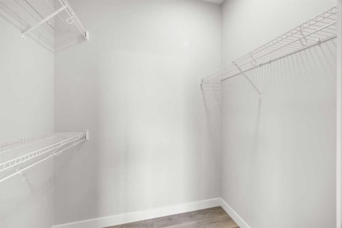 289 Lucas Avenue Nw, Calgary, AB - Indoor With Storage