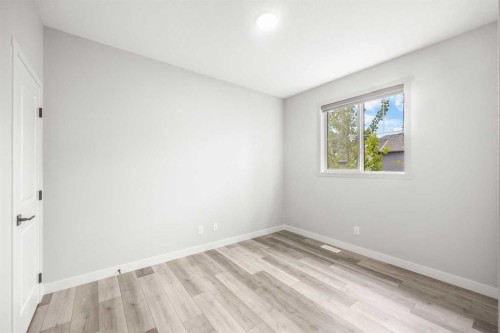 289 Lucas Avenue Nw, Calgary, AB - Indoor Photo Showing Other Room