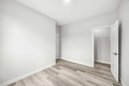 289 Lucas Avenue Nw, Calgary, AB - Indoor Photo Showing Other Room
