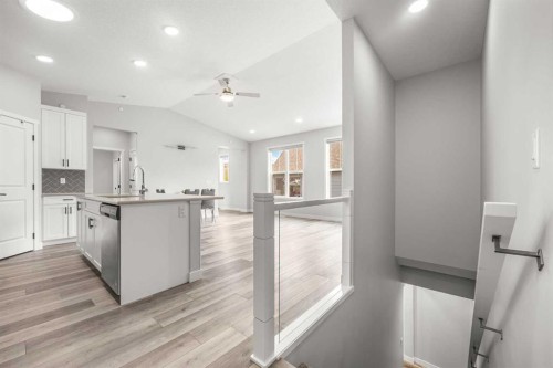 289 Lucas Avenue Nw, Calgary, AB - Indoor Photo Showing Kitchen With Upgraded Kitchen