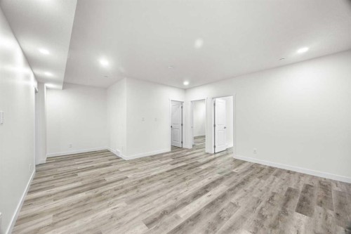 289 Lucas Avenue Nw, Calgary, AB - Indoor Photo Showing Other Room
