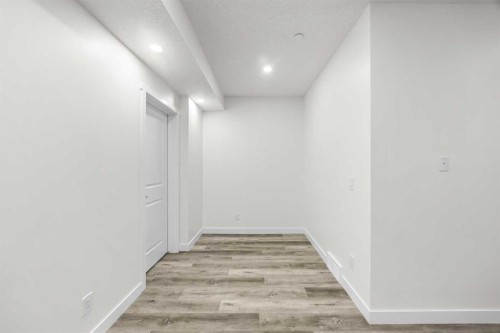 289 Lucas Avenue Nw, Calgary, AB - Indoor Photo Showing Other Room