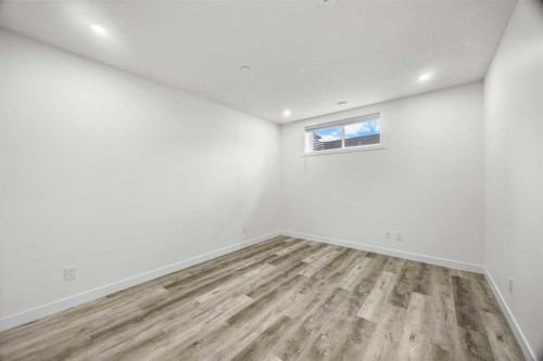 289 Lucas Avenue Nw, Calgary, AB - Indoor Photo Showing Other Room