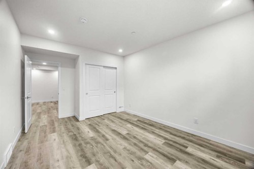 289 Lucas Avenue Nw, Calgary, AB - Indoor Photo Showing Other Room