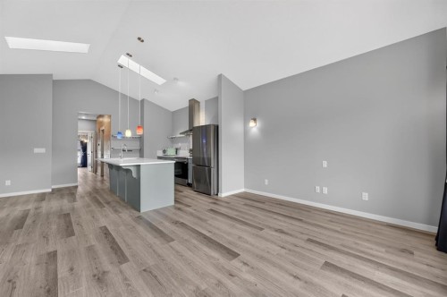 156 Belmont Boulevard Sw, Calgary, AB - Indoor Photo Showing Kitchen