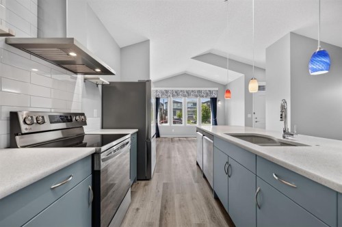156 Belmont Boulevard Sw, Calgary, AB - Indoor Photo Showing Kitchen With Double Sink