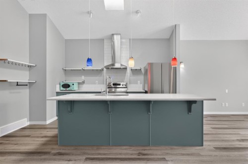 156 Belmont Boulevard Sw, Calgary, AB - Indoor Photo Showing Kitchen