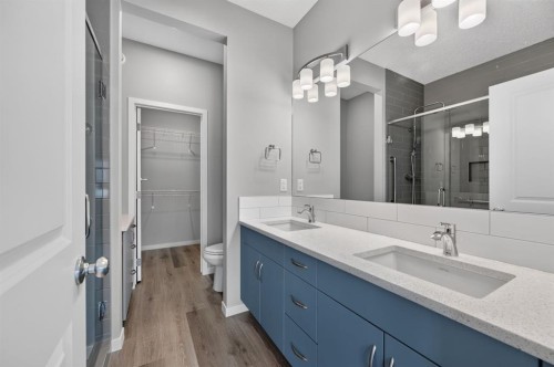 156 Belmont Boulevard Sw, Calgary, AB - Indoor Photo Showing Bathroom