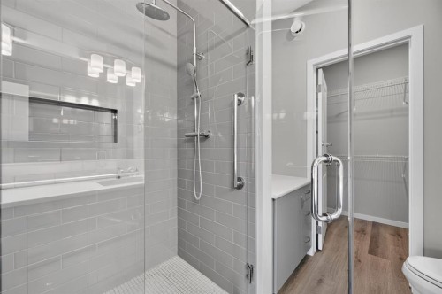 156 Belmont Boulevard Sw, Calgary, AB - Indoor Photo Showing Bathroom