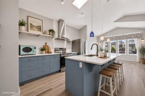156 Belmont Boulevard Sw, Calgary, AB - Indoor Photo Showing Kitchen With Upgraded Kitchen