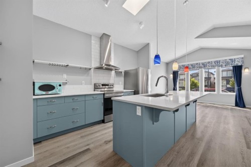 156 Belmont Boulevard Sw, Calgary, AB - Indoor Photo Showing Kitchen With Upgraded Kitchen
