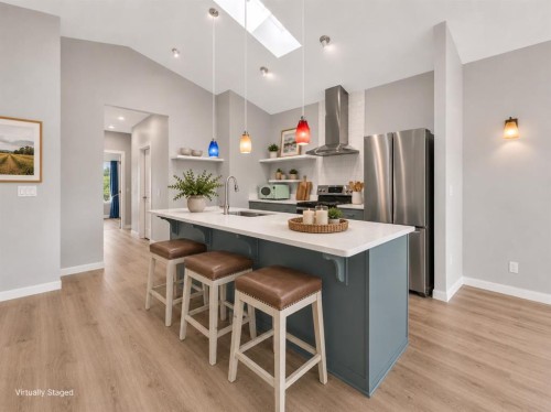 156 Belmont Boulevard Sw, Calgary, AB - Indoor Photo Showing Other Room