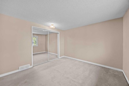 60 Ogmoor Crescent Se, Calgary, AB 