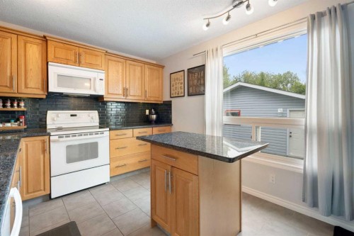 259 Woodside Circle Sw, Calgary, AB 