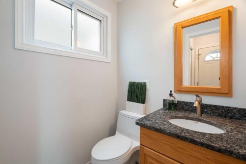 259 Woodside Circle Sw, Calgary, AB 