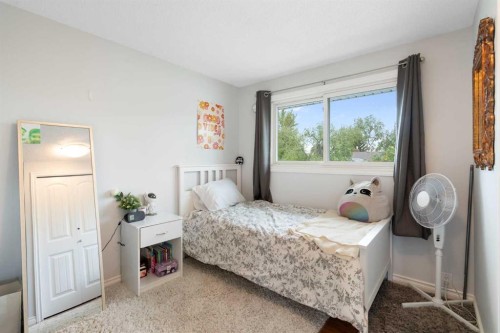 259 Woodside Circle Sw, Calgary, AB 