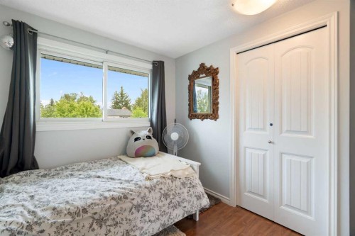 259 Woodside Circle Sw, Calgary, AB 