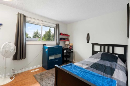259 Woodside Circle Sw, Calgary, AB 