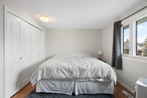 259 Woodside Circle Sw, Calgary, AB 