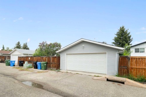 259 Woodside Circle Sw, Calgary, AB 