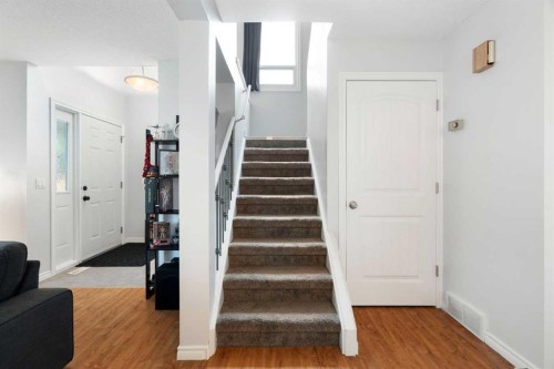 259 Woodside Circle Sw, Calgary, AB 