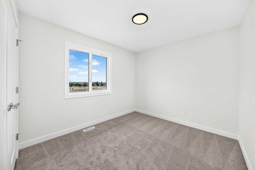 18 Tillotson Downs, Okotoks, AB 
