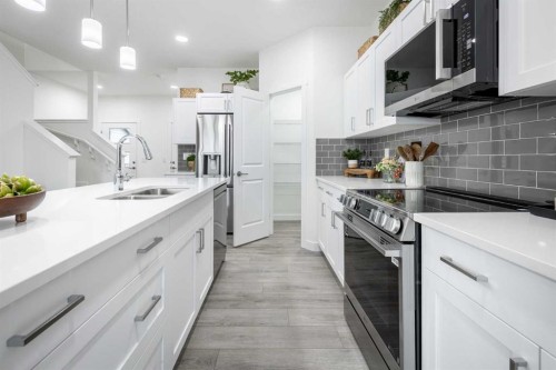 52 Heritage Manor, Cochrane, AB 