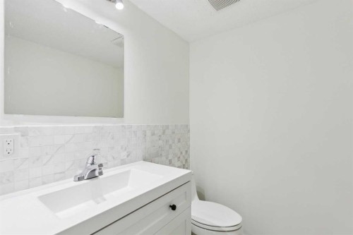 32 Castleglen Way Ne, Calgary, AB 