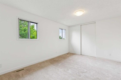 32 Castleglen Way Ne, Calgary, AB 