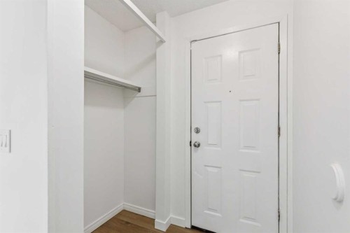 32 Castleglen Way Ne, Calgary, AB 
