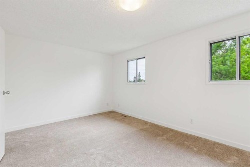 32 Castleglen Way Ne, Calgary, AB 