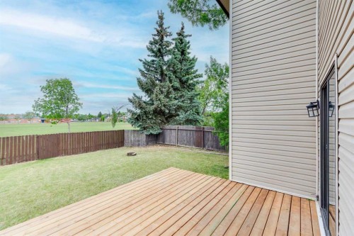 32 Castleglen Way Ne, Calgary, AB 
