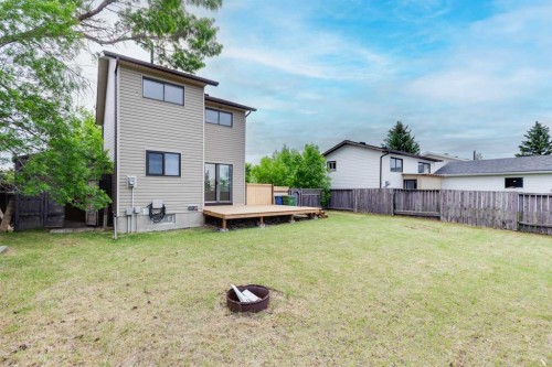 32 Castleglen Way Ne, Calgary, AB 