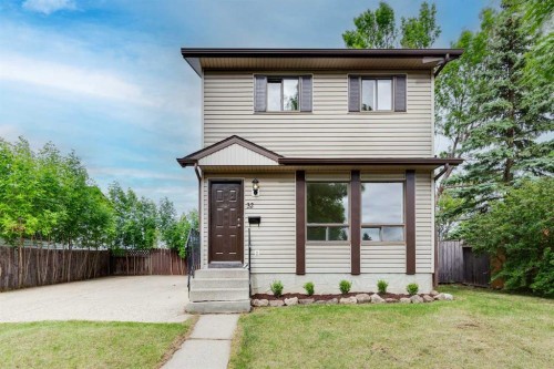 32 Castleglen Way Ne, Calgary, AB 