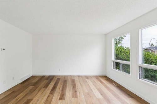 32 Castleglen Way Ne, Calgary, AB 