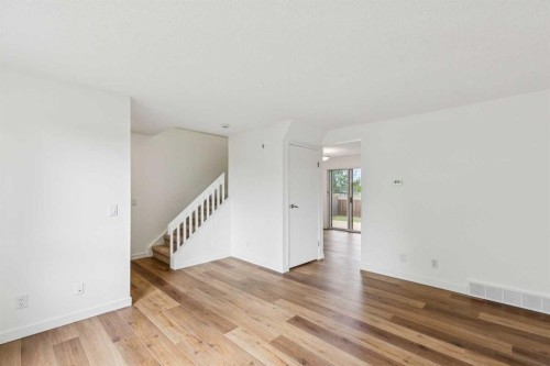 32 Castleglen Way Ne, Calgary, AB 
