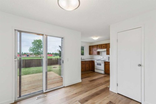 32 Castleglen Way Ne, Calgary, AB 